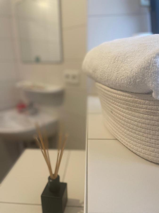 Zentrale Wohnung Direkt Am Hauptbahnhof - Bismarck Düsseldorf Extérieur photo